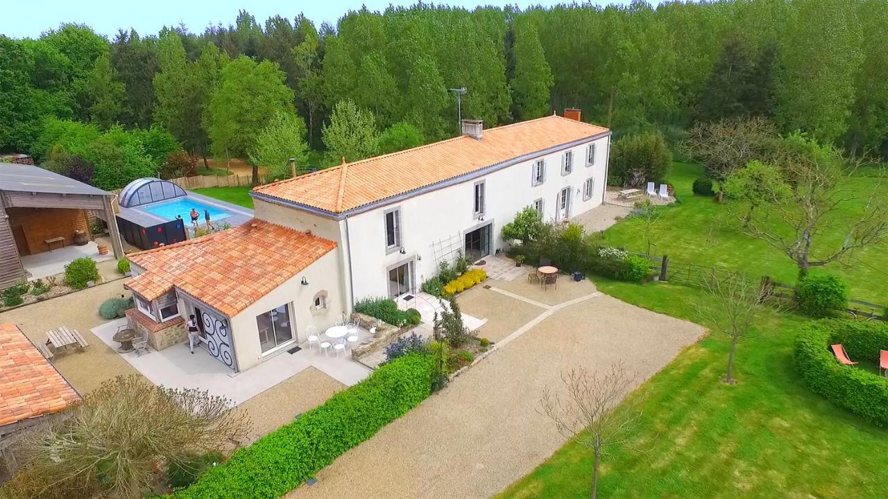 Chambres D'Hotes Au Gite De La Pommeraie Landeronde Ngoại thất bức ảnh